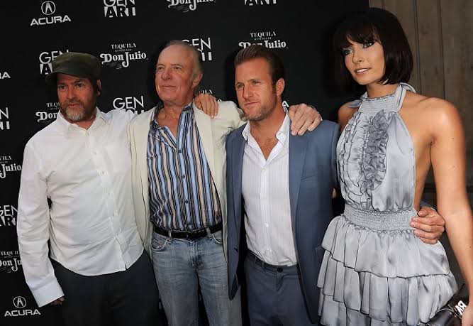 Tara-A.-Caan-with-his-father-James-Caan-and-two-of-his-brothers-in-a-family-picture.-